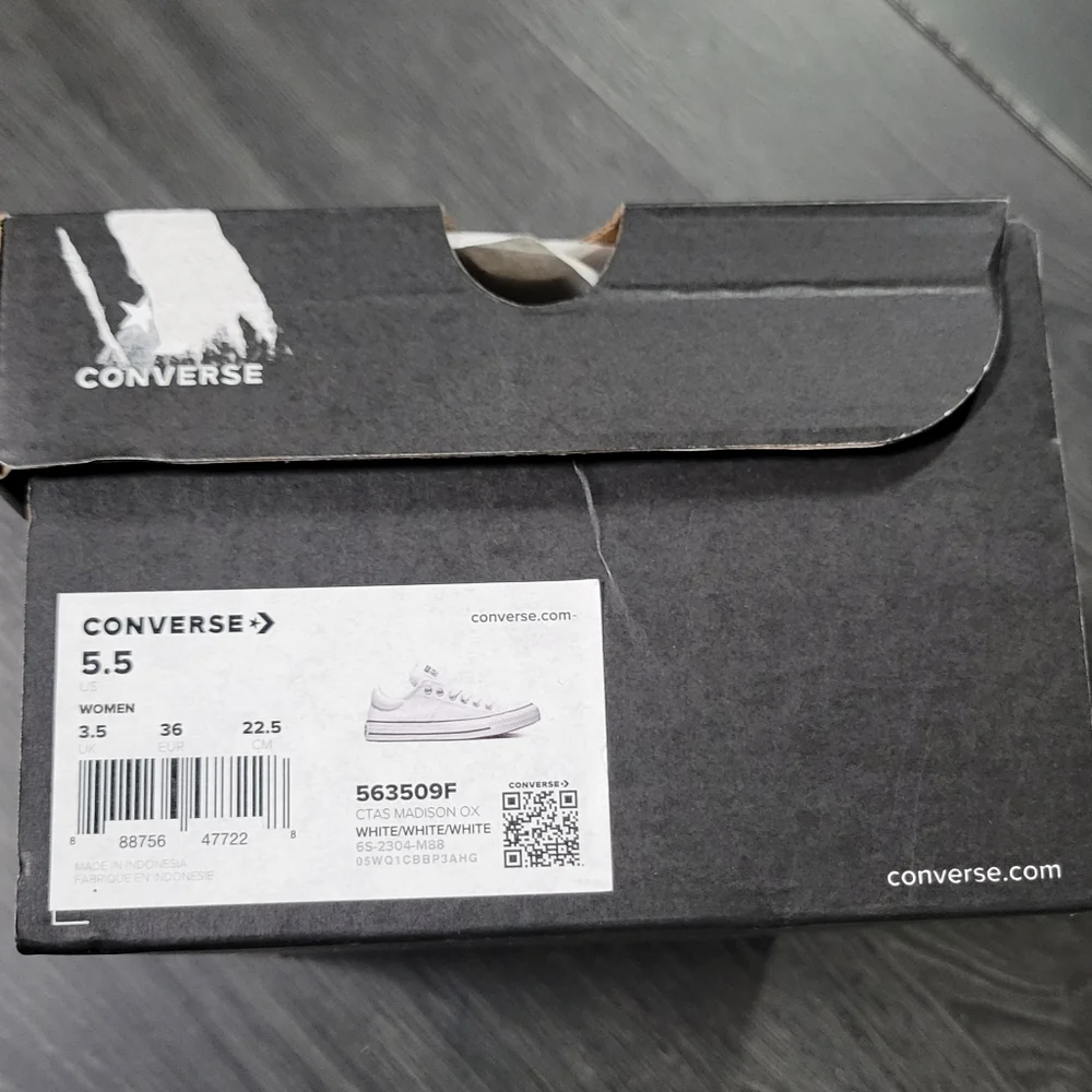 Women's Converse size 5.5- NEW - Picture 5 of 5